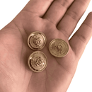 PACOTE FECHADO - Botão Pezinho Brasão Metal Dourado 22mm 200Un