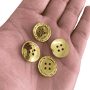 PACOTE FECHADO - Botão 4 Furos Dourado Borda trabalhada 20mm 200Un